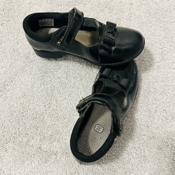 Black Patent Clark Shoe - Picture 3 of 8